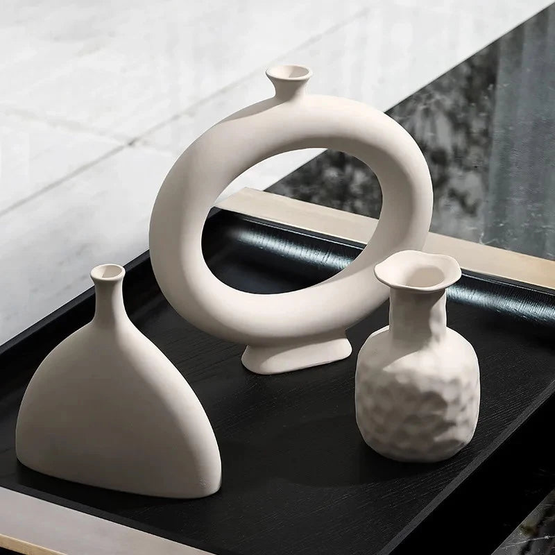 Ceramic Art Vase – Elegant Decorative Accen