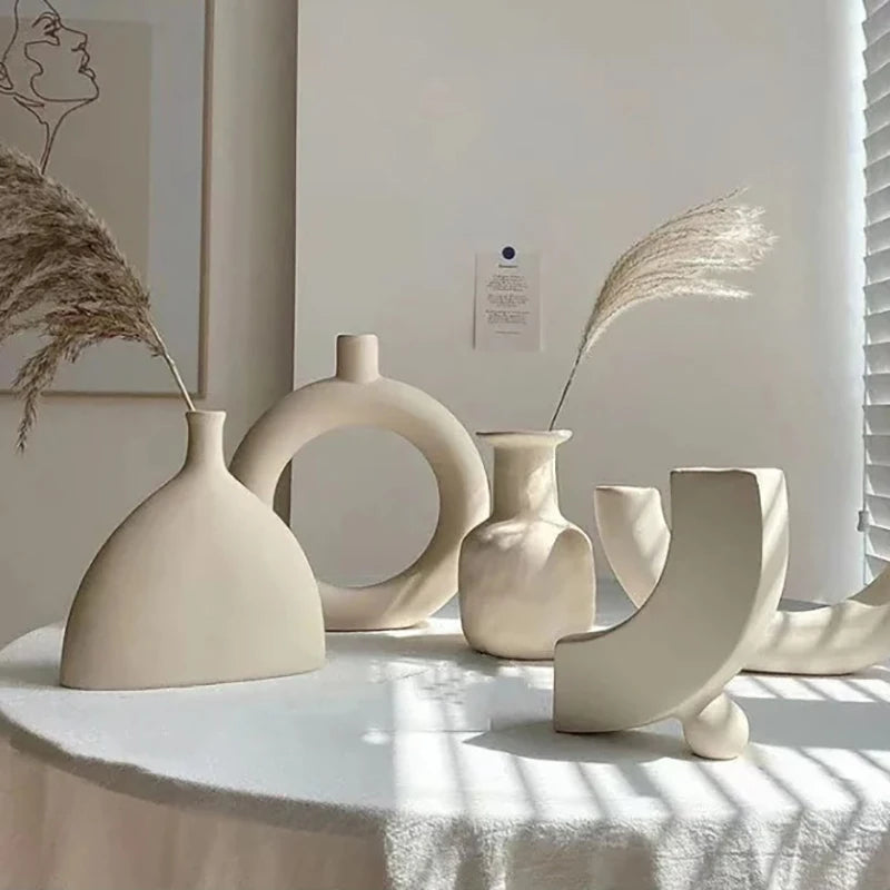 Ceramic Art Vase – Elegant Decorative Accen