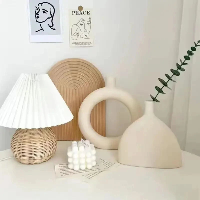Ceramic Art Vase – Elegant Decorative Accen