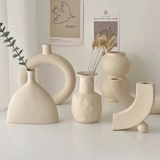 Ceramic Art Vase – Elegant Decorative Accen